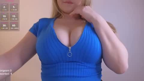 Snapshot of dreamsweetgirl chatting on January 2025 09:19:02 PM Celine online show from January 2025 09:19:02 PM