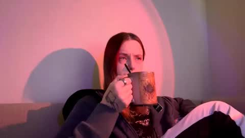 Luna online show from November 2025 09:08:02 AM