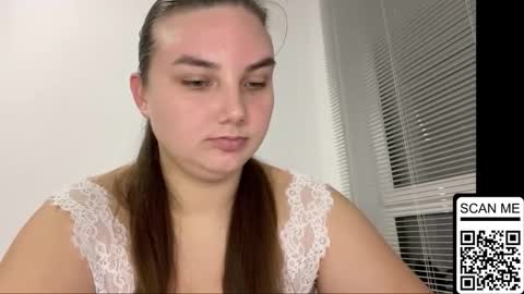 Mila online show from October 2025 08:04:02 PM