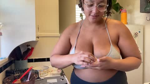 RIRI OR DREAMY online show from January 2025 09:25:01 PM