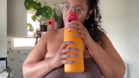 RIRI OR DREAMY online show from January 2025 09:48:02 PM