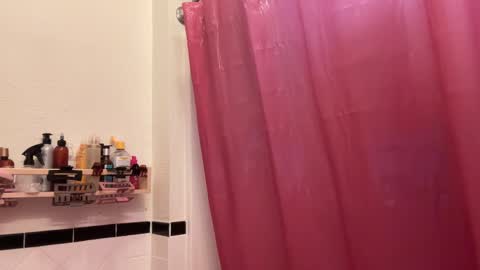 RIRI OR DREAMY online show from February 2025 10:39:01 PM