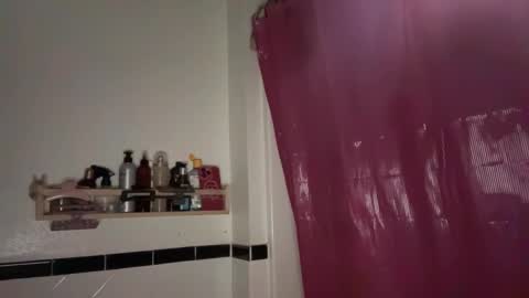 RIRI OR DREAMY online show from February 2025 02:55:02 PM