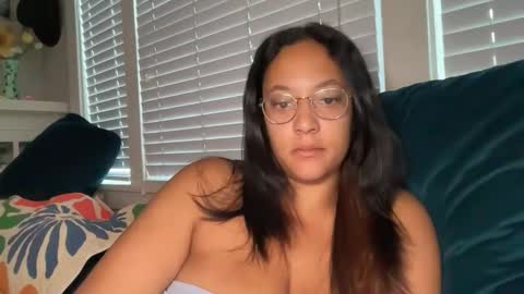 RIRI OR DREAMY online show from April 2026 02:03:01 PM