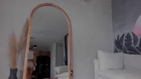 Snapshot of dreamyylilah chatting on February 2025 05:37:02 PM Lilah online show from February 2025 05:37:02 PM