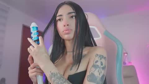 Snapshot of driana_hoffman chatting on November 2025 01:00:02 PM DRIANA online show from November 2025 01:00:02 PM