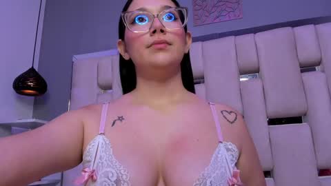 Snapshot of droolingflavor chatting on December 2024 04:20:01 PM mandy online show from December 2024 04:20:01 PM