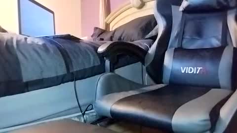 dtrain6969420 online show from October 2025 01:31:01 AM