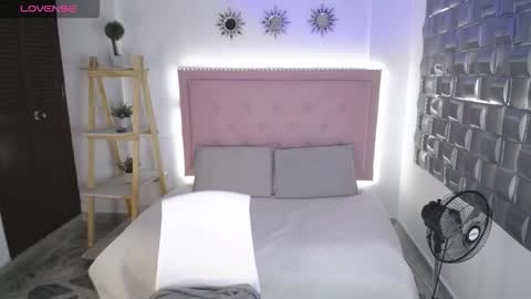 dulce__lovee online show from November 2025 06:06:02 PM