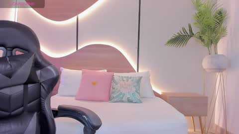 D U L C E online show from April 2026 02:13:01 AM