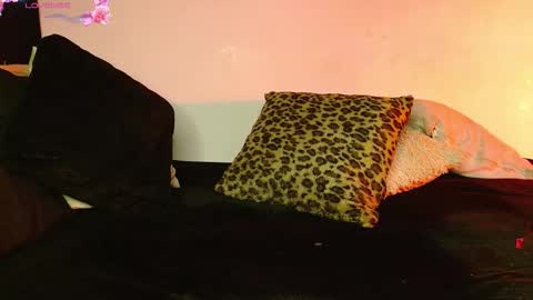 Snapshot of dulce_tara chatting on February 2026 01:33:01 AM online show from February 2026 01:33:01 AM