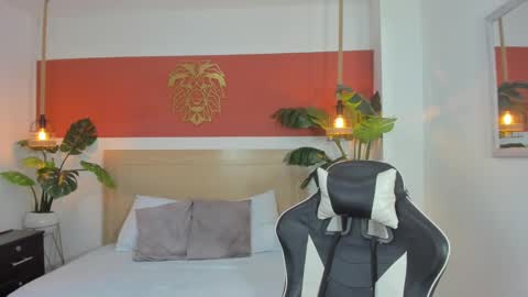 Snapshot of dulce_victoriaa_ chatting on February 2025 04:10:02 PM V I C T O R I A online show from February 2025 04:10:02 PM