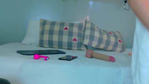Snapshot of dulcesexy__ chatting on June 2026 08:04:01 PM Dulce Sexy online show from June 2026 08:04:01 PM