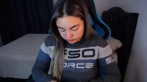 Nicole   online show from December 2024 04:57:01 AM