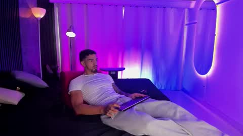 Snapshot of duriel_ chatting on December 2025 12:43:01 PM Duriel online show from December 2025 12:43:01 PM