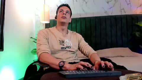 Snapshot of dustin_sonne chatting on July 2026 03:31:02 AM Dustin Sonne online show from July 2026 03:31:02 AM