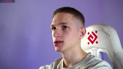 Dustyn online show from March 2025 06:33:01 PM