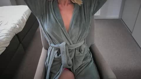 Snapshot of dutchamber chatting on February 2025 08:22:02 AM Ambertje040 online show from February 2025 08:22:02 AM