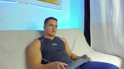 dwayne_esteven10 online show from March 2026 07:28:02 PM