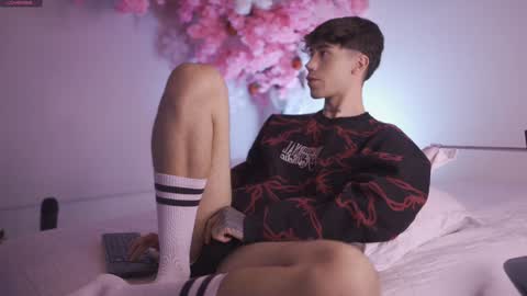 Dwayne xx online show from December 2024 05:11:01 PM