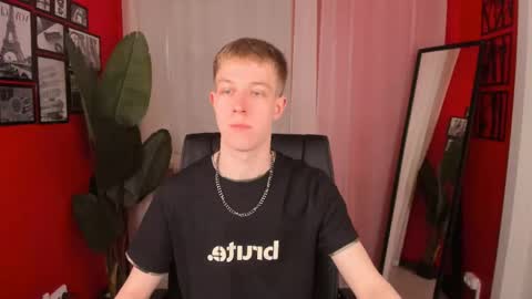 Snapshot of dylan_norton chatting on May 2026 10:32:01 AM Dylan online show from May 2026 10:32:01 AM