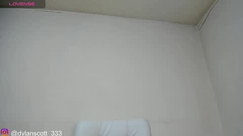 dylanscott_106 online show from December 2024 09:39:02 PM