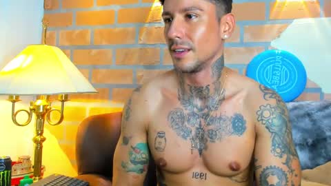 D Y L A N online show from February 2025 12:19:02 AM