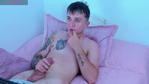 Snapshot of dylanwhite23 chatting on February 2025 05:32:01 AM ---DYLAN--- online show from February 2025 05:32:01 AM