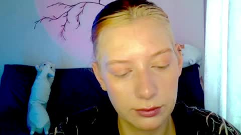 Snapshot of earn_my_lily chatting on April 2026 07:01:01 AM Lily online show from April 2026 07:01:01 AM