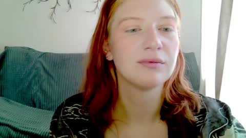Snapshot of earn_my_lily chatting on April 2026 07:35:01 AM Lily online show from April 2026 07:35:01 AM