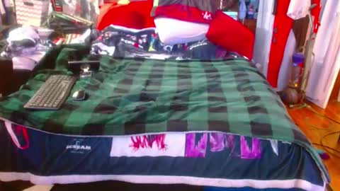 eastbayboy57 online show from November 2025 05:24:02 PM