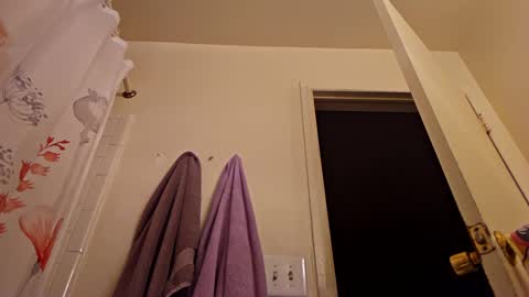 easybreezy69 online show from February 2025 11:01:02 AM