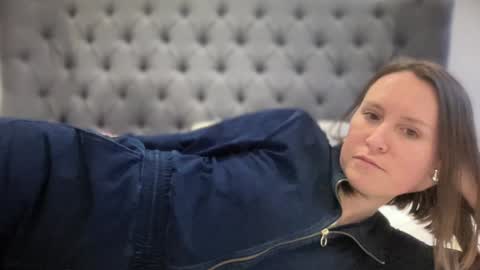 Nadia Ferreira  online show from January 2025 04:09:01 PM