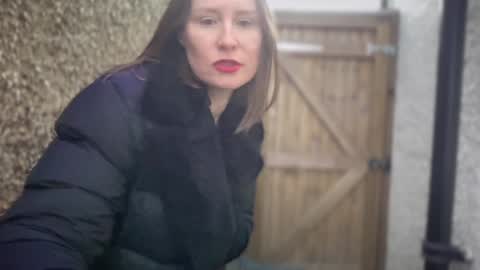 Nadia Ferreira  online show from February 2025 04:25:01 PM