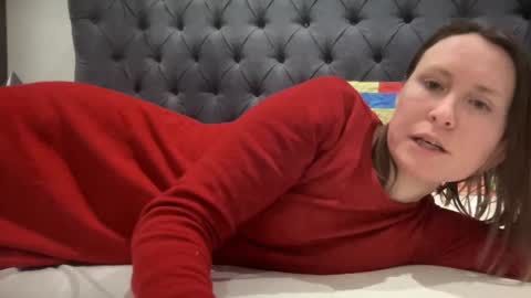 Nadia Ferreira  online show from February 2025 06:16:01 PM