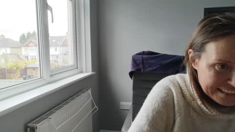 Nadia Ferreira  online show from April 2026 01:31:01 PM