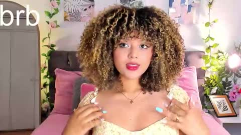 Snapshot of ebony_curly2 chatting on October 2025 08:19:02 PM isa online show from October 2025 08:19:02 PM