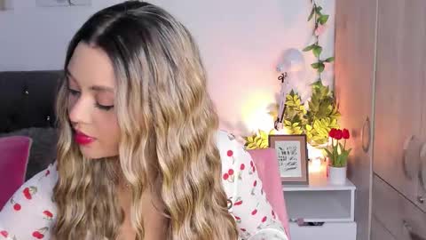 Snapshot of ebony_curly2 chatting on October 2025 02:34:01 AM isa online show from October 2025 02:34:01 AM