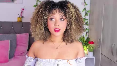 Snapshot of ebony_curly2 chatting on October 2025 02:34:01 AM isa online show from October 2025 02:34:01 AM
