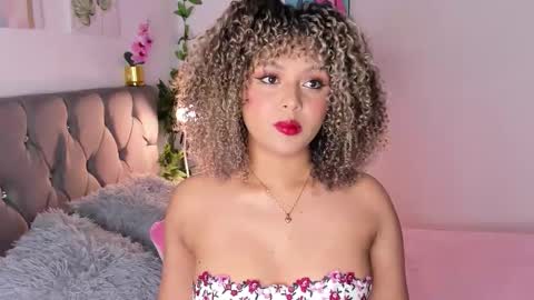 Snapshot of ebony_curly2 chatting on October 2025 12:05:02 AM isa online show from October 2025 12:05:02 AM