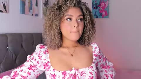 Snapshot of ebony_curly2 chatting on October 2025 11:31:01 PM isa online show from October 2025 11:31:01 PM