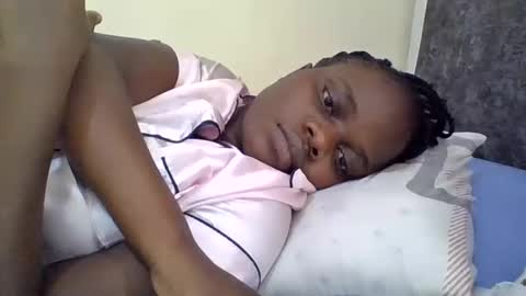 Snapshot of ebony_tasha chatting on May 2026 06:22:02 AM tasha online show from May 2026 06:22:02 AM