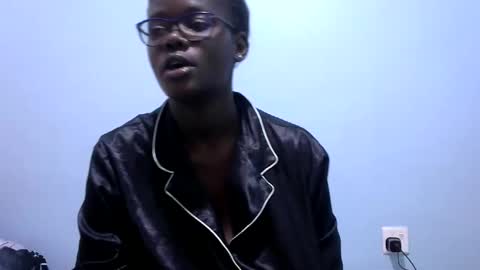 ebonybloom01 online show from November 2025 12:26:01 PM