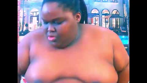Snapshot of ebonyhotbuns4u2luv chatting on June 2026 07:07:01 PM ebonyhotbuns4u2luv online show from June 2026 07:07:01 PM