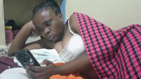 Ebonyval online show from September 2025 05:58:01 PM