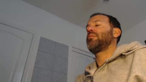 Snapshot of edge_masters chatting on January 2025 12:29:01 AM EdgeM online show from January 2025 12:29:01 AM