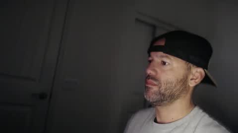 Snapshot of edge_masters chatting on November 2025 11:33:02 AM EdgeM online show from November 2025 11:33:02 AM