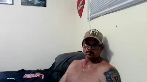 edgeonthebeach727 online show from April 2026 08:34:01 AM