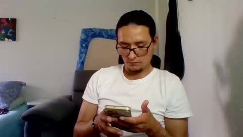 Snapshot of edward1996527421 chatting on May 2026 07:19:02 PM edward1996527421 online show from May 2026 07:19:02 PM