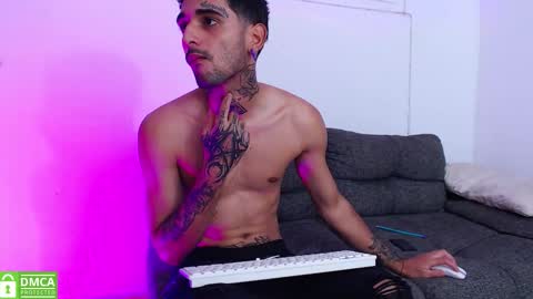 edward_johnsonn online show from December 2025 01:27:02 PM